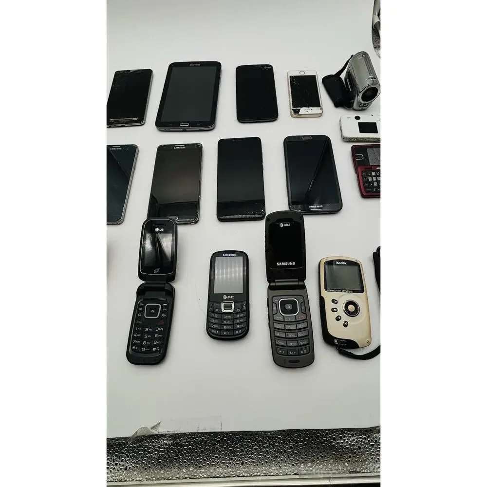 Lot of 23 Cell Phones Untested, for Parts or Repair Assorted Apple Samsung